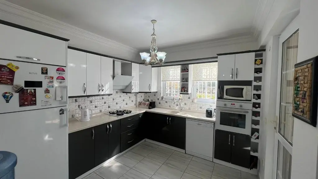 Fitted kitchen